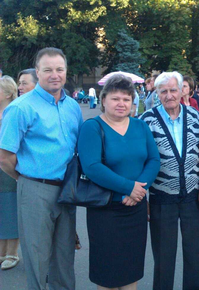 Владимир Стариченко с женой Нелей и Сидоренко Михаил Иванович г. Славянск